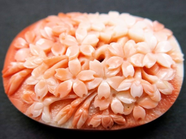 本珊瑚桜満開浮き彫り帯留 | べっ甲かんざし・髪飾り・和装小物専門店 ...